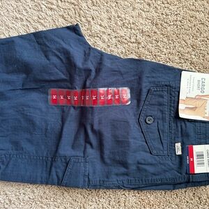 Men’s Izod Navy Cargo Shorts Size 34 NWT